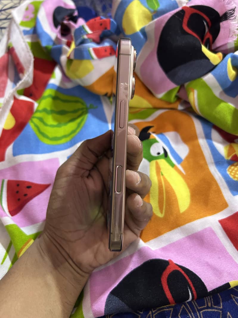 Apple iPhone 16 Pro 0