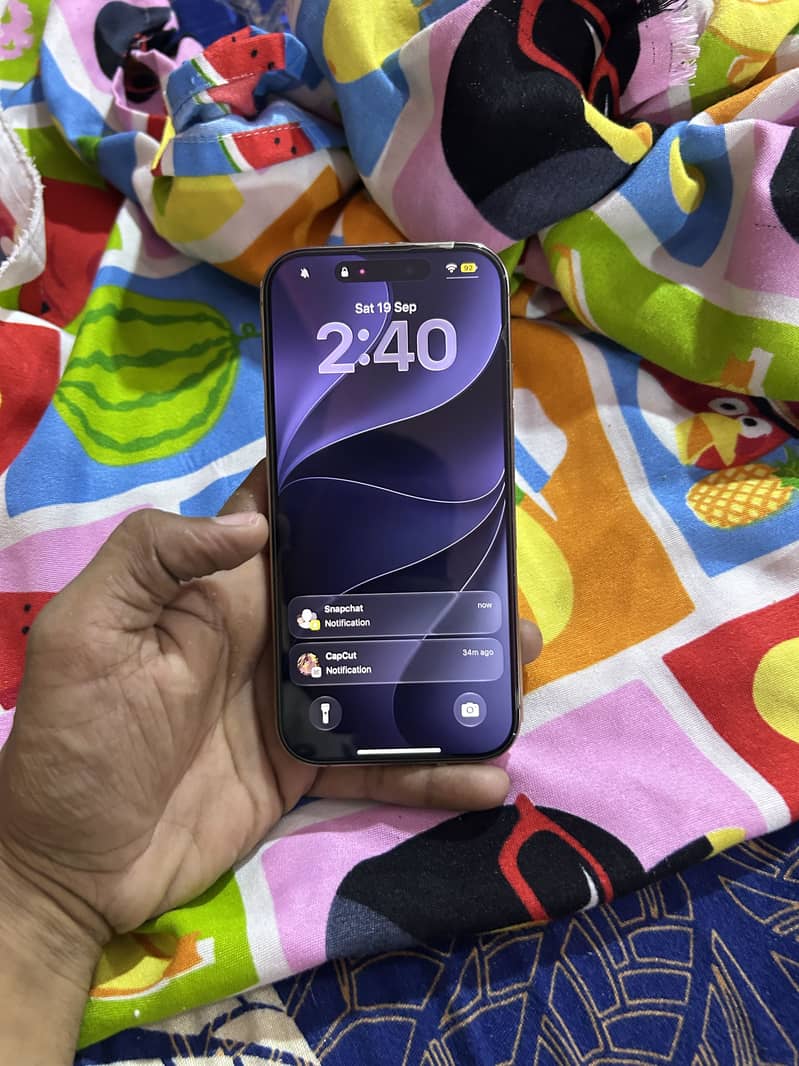 Apple iPhone 16 Pro 1