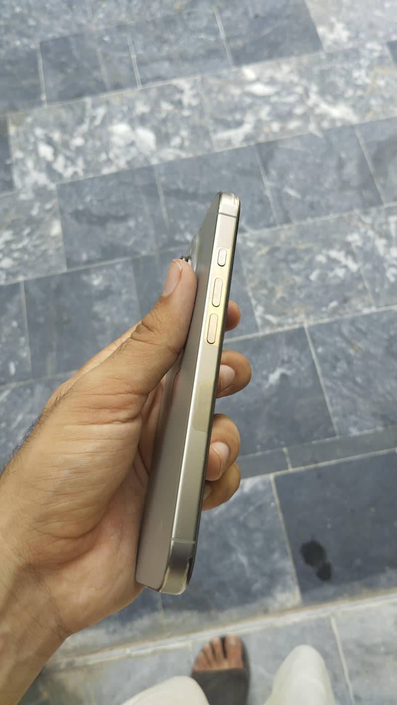 Apple iPhone 16 Pro 5