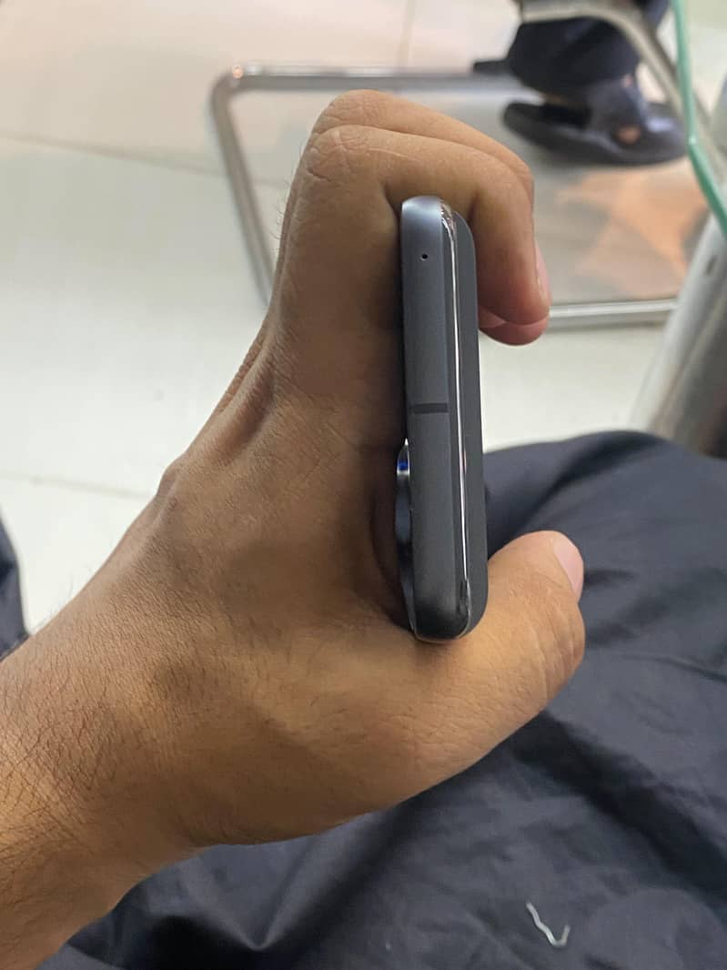 Google Pixel 8 4