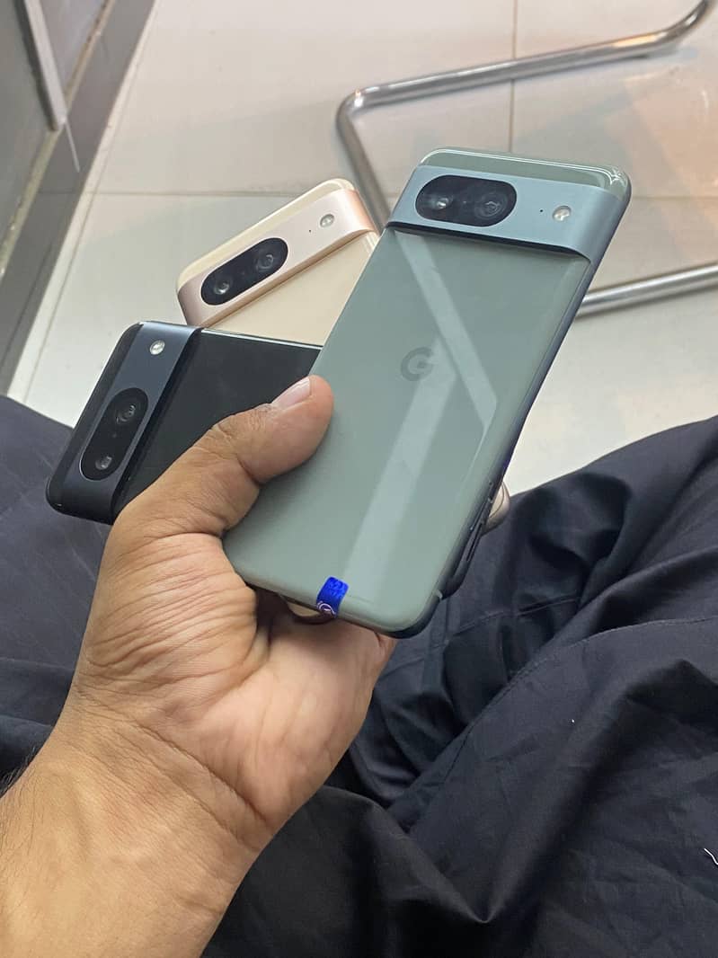 Google Pixel 8 12