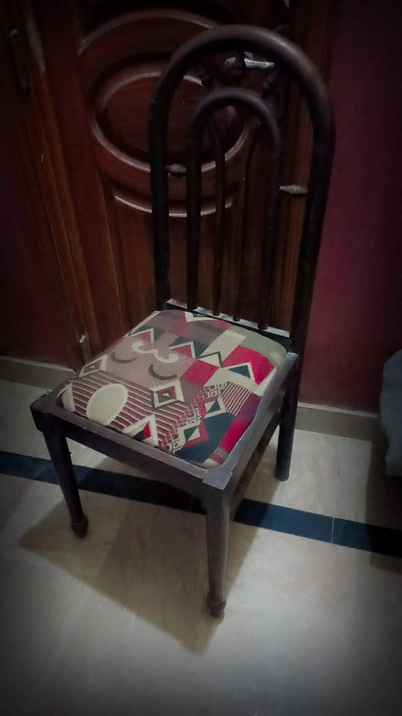 Dinning Table with chairs 0