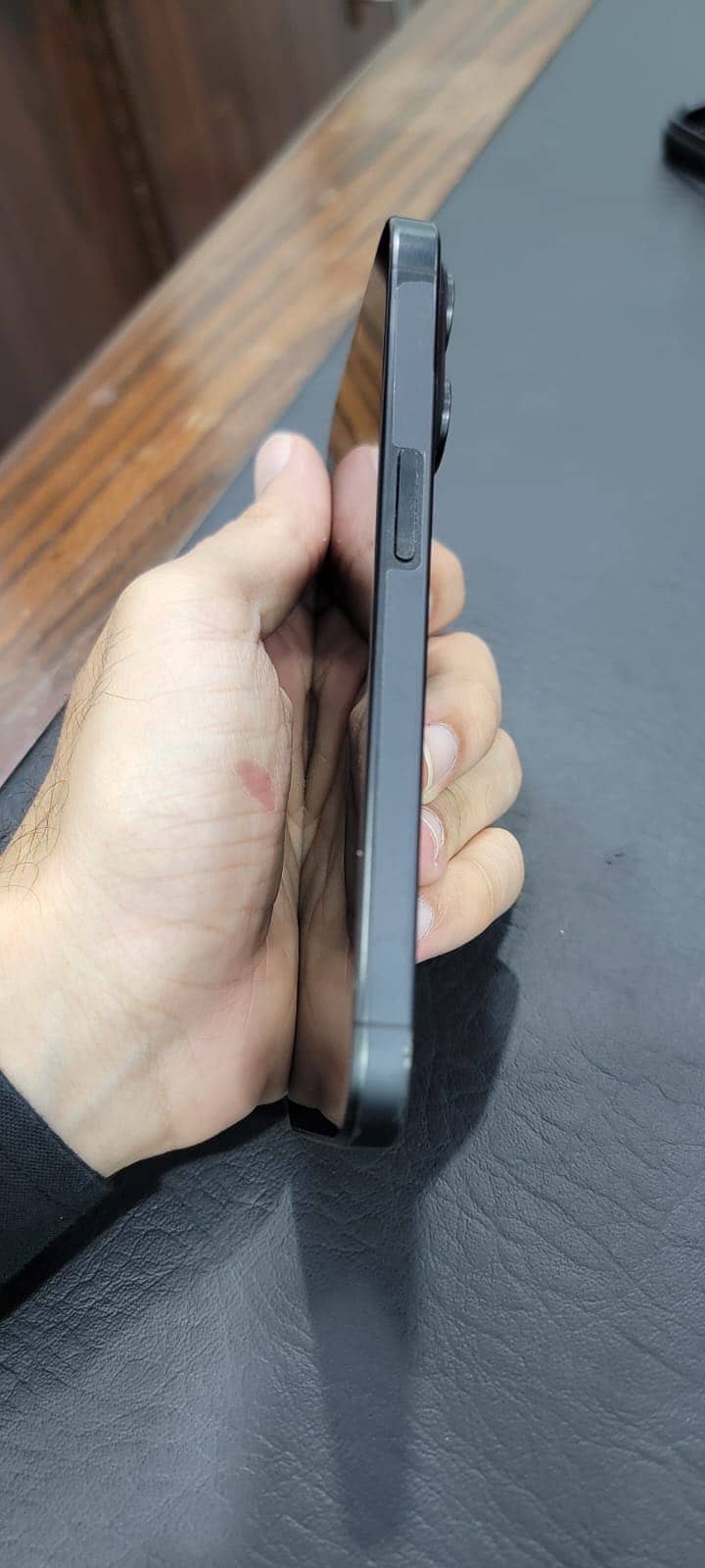 Apple iPhone 15 Pro 4