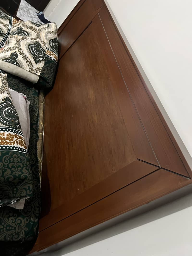 Bed with side tables 0