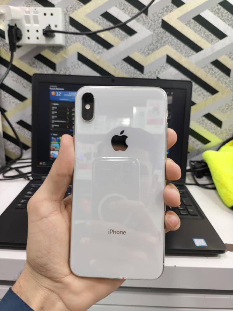 Apple iPhone XS Max 1