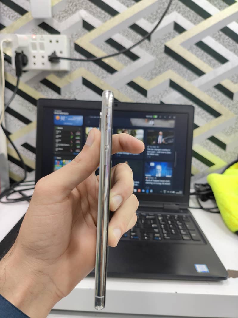 Apple iPhone XS Max 2