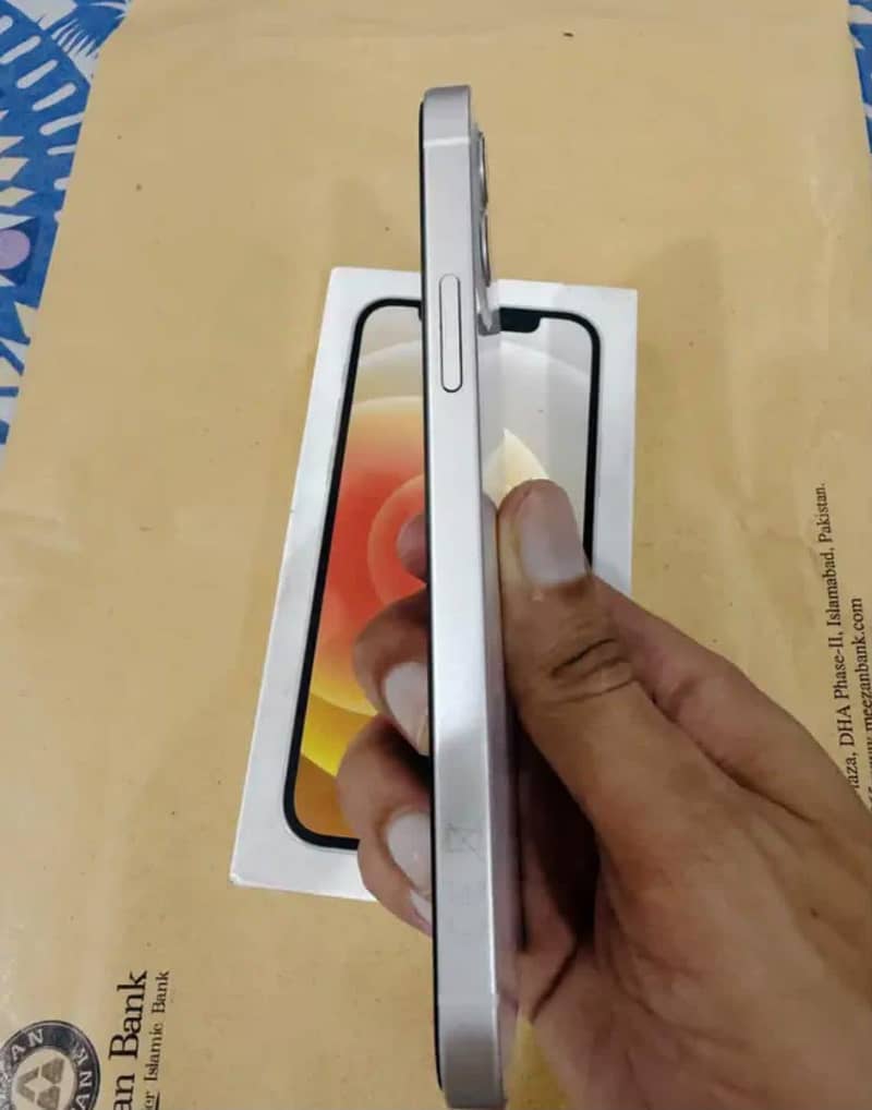 Apple iPhone 12 1