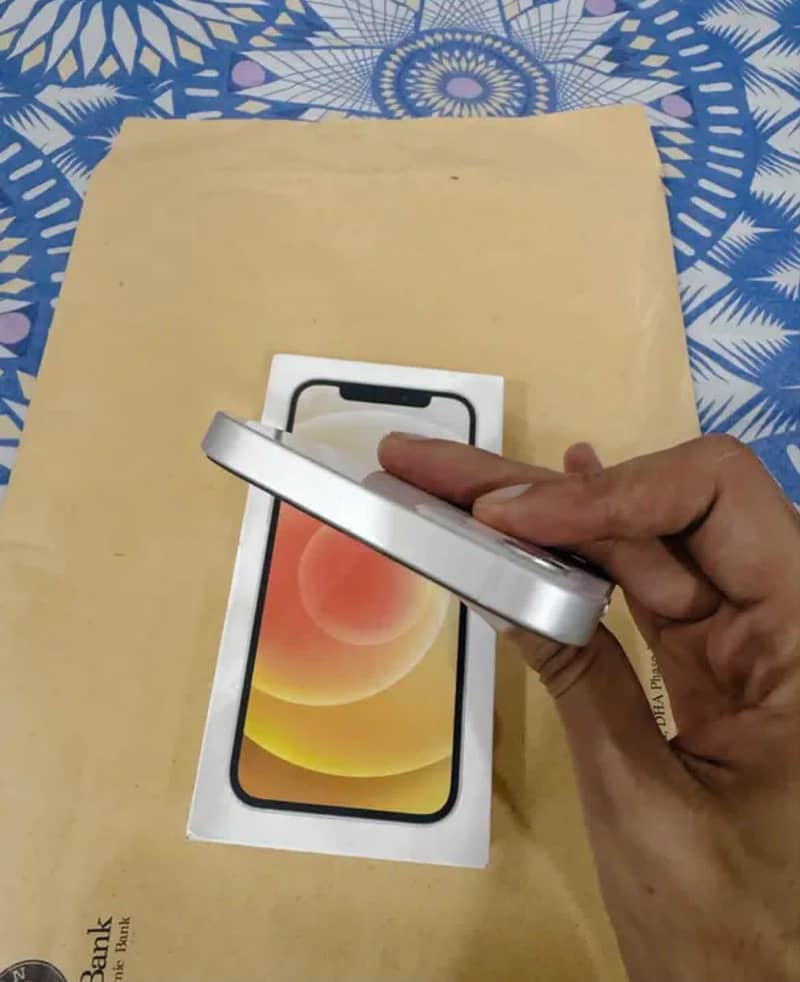 Apple iPhone 12 6