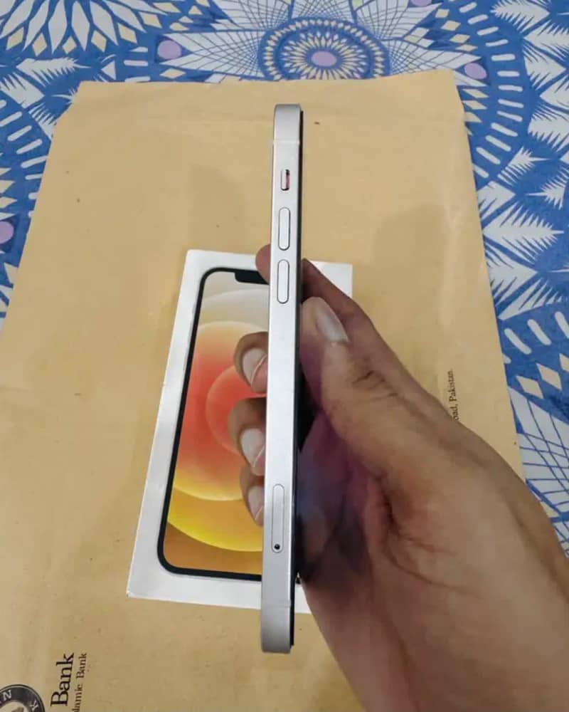 Apple iPhone 12 7