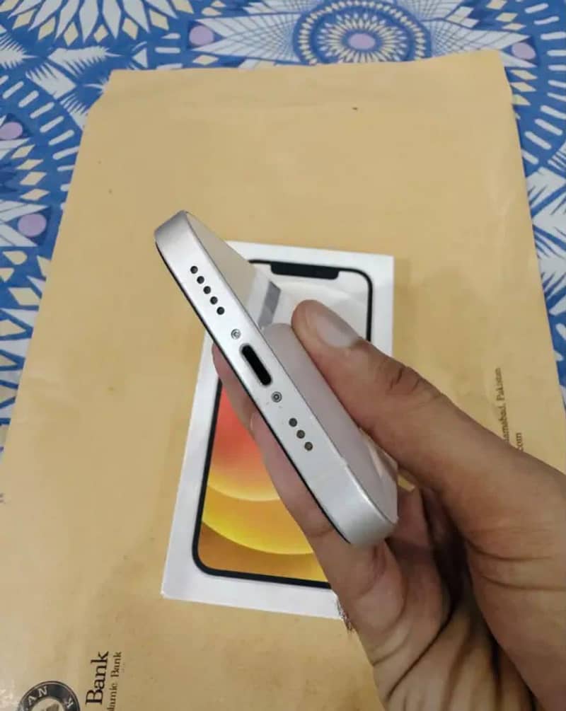 Apple iPhone 12 8