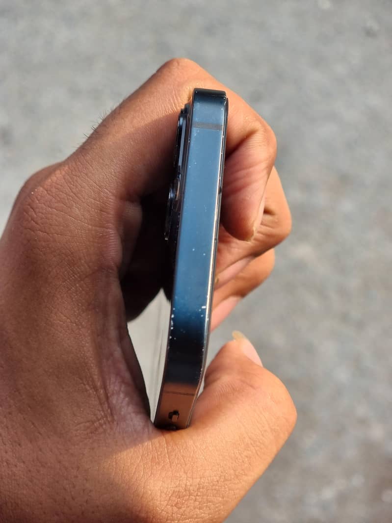 Apple iPhone 13 2