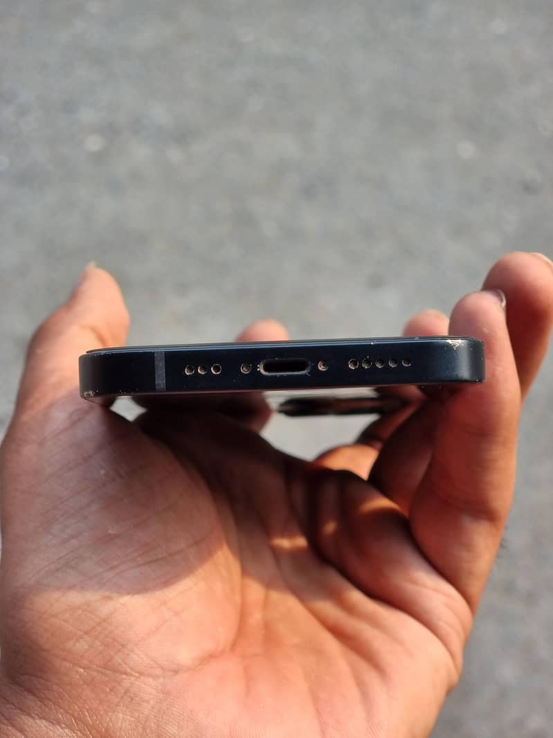 Apple iPhone 13 4