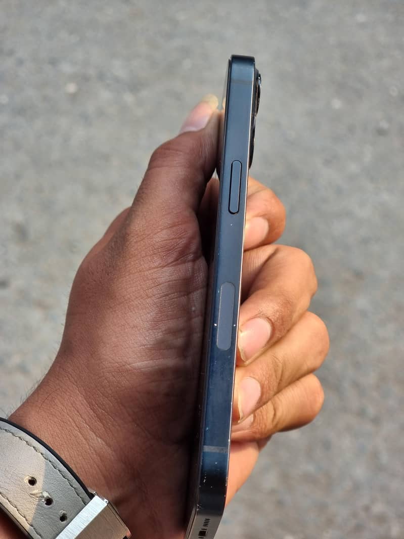 Apple iPhone 13 5