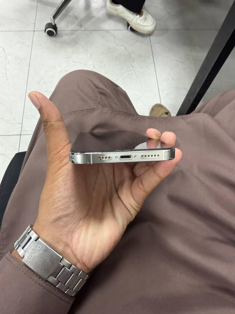 Apple iPhone 14 Pro Max 6
