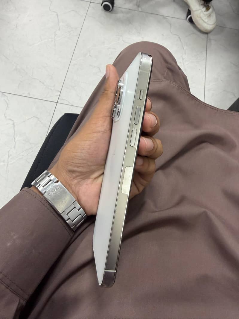 Apple iPhone 14 Pro Max 7