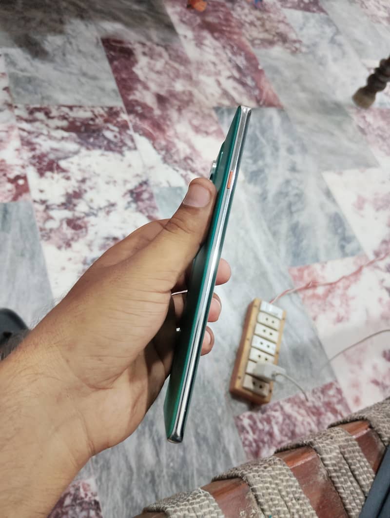Tecno CAMON 40 Pro 4