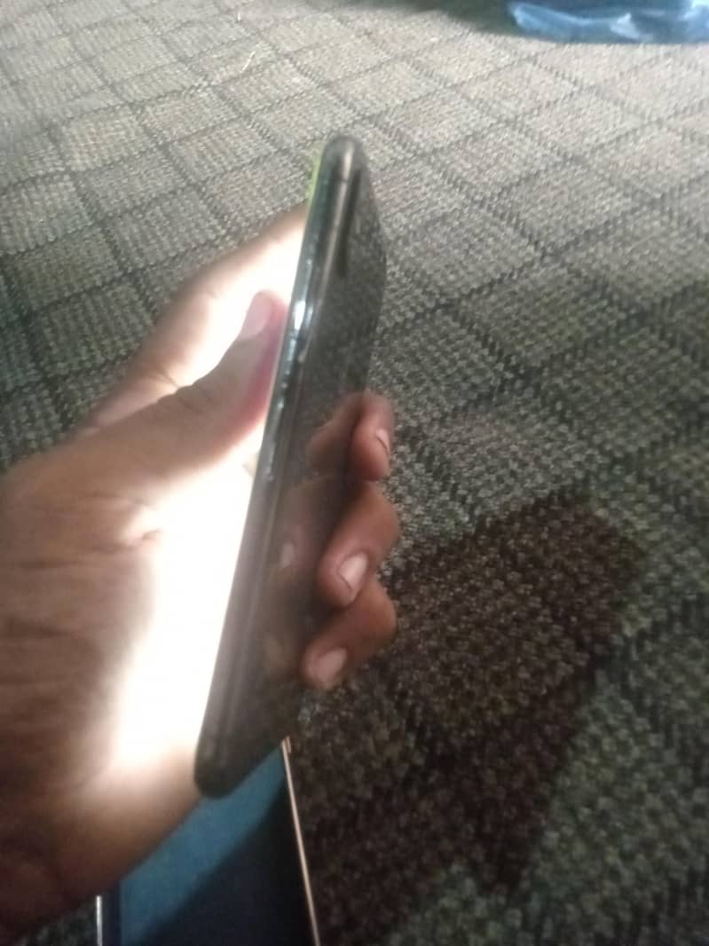 Apple iPhone X 3