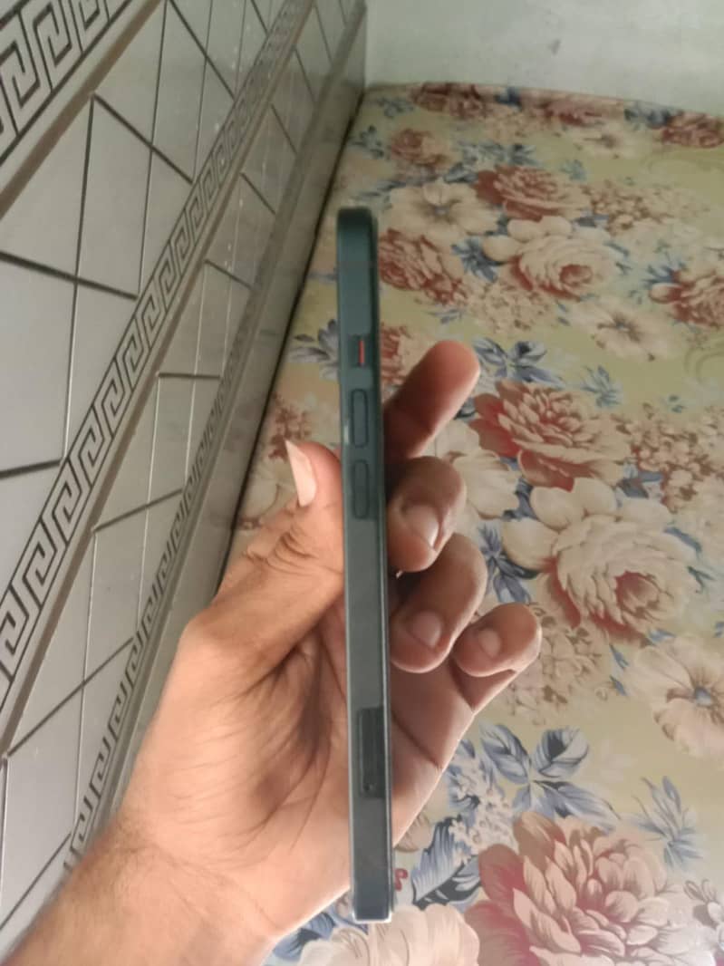 Apple iPhone 13 3