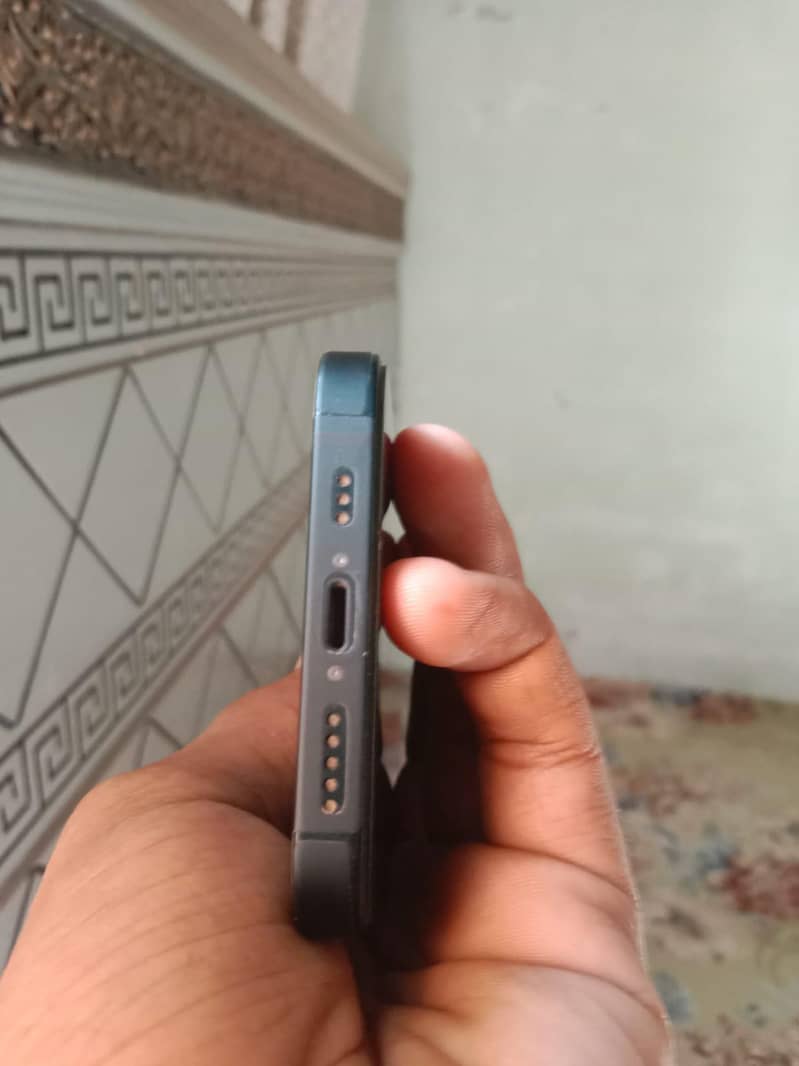 Apple iPhone 13 6