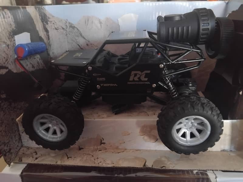 rc offroading car 0