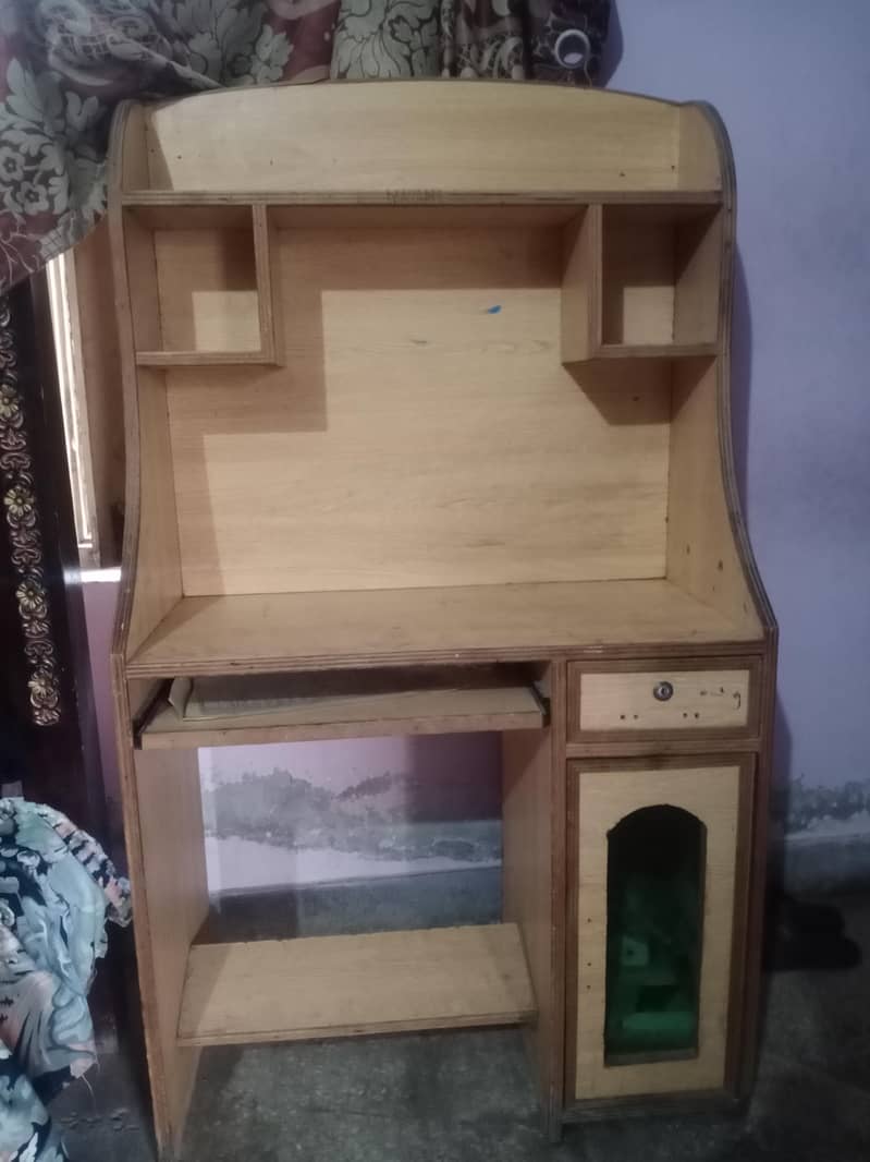 Computer Table 0