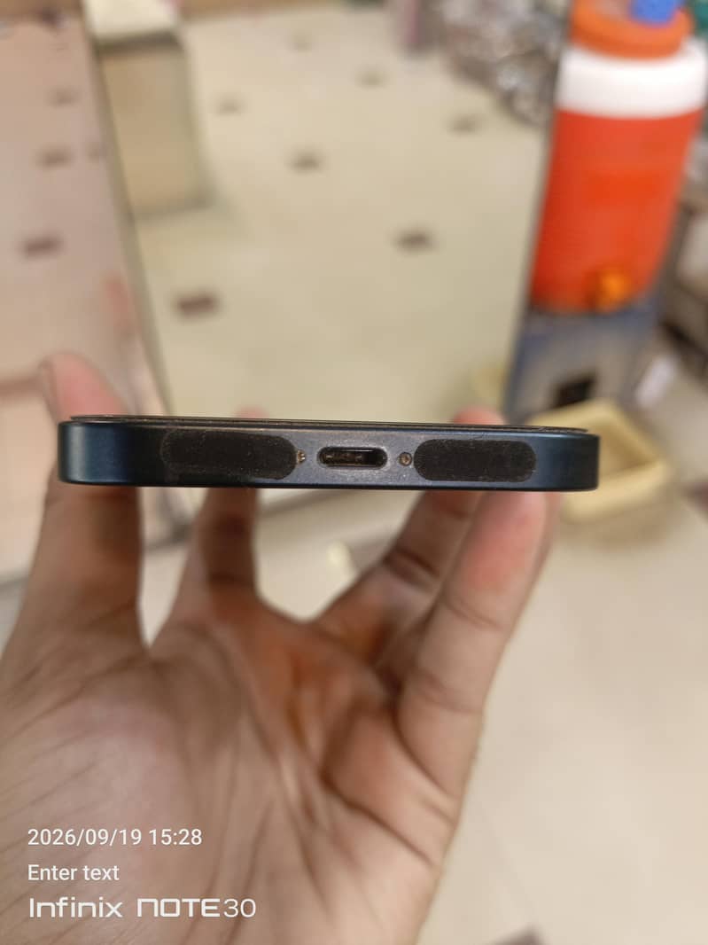 Apple iPhone 13 2