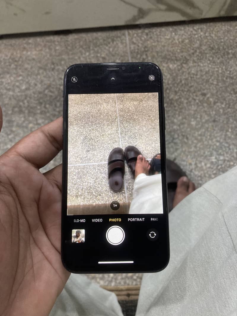 Apple iPhone XS 4