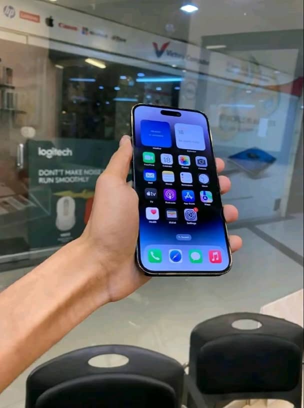 Apple iPhone 14 Pro Max 0