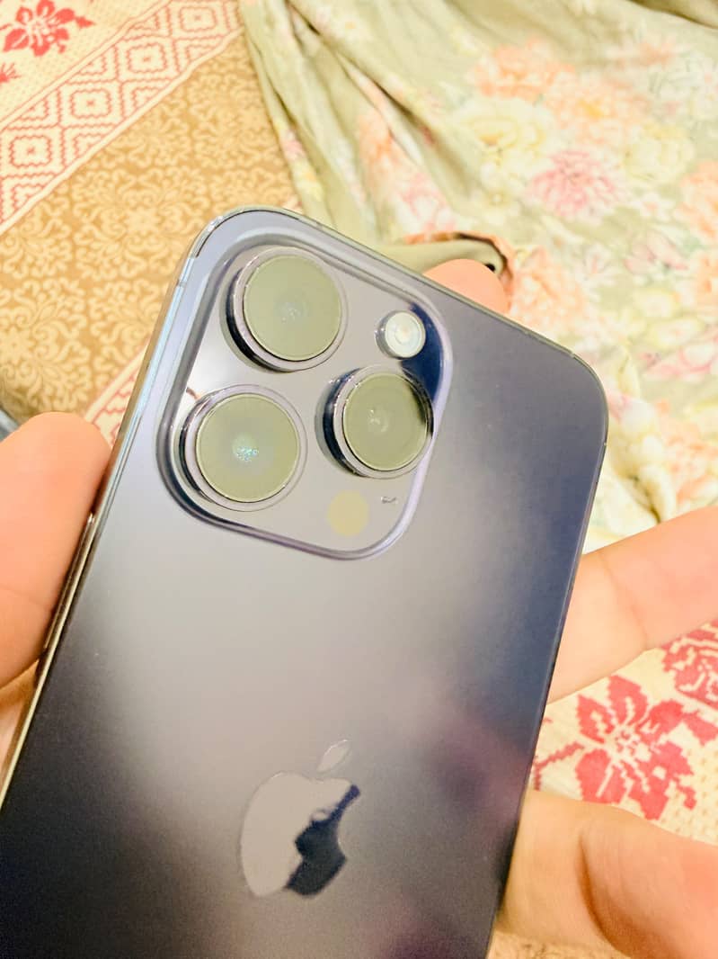 Apple iPhone 14 Pro Max 1