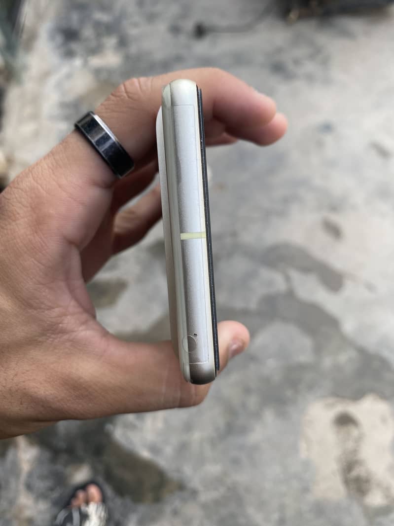 Google Pixel 7 4