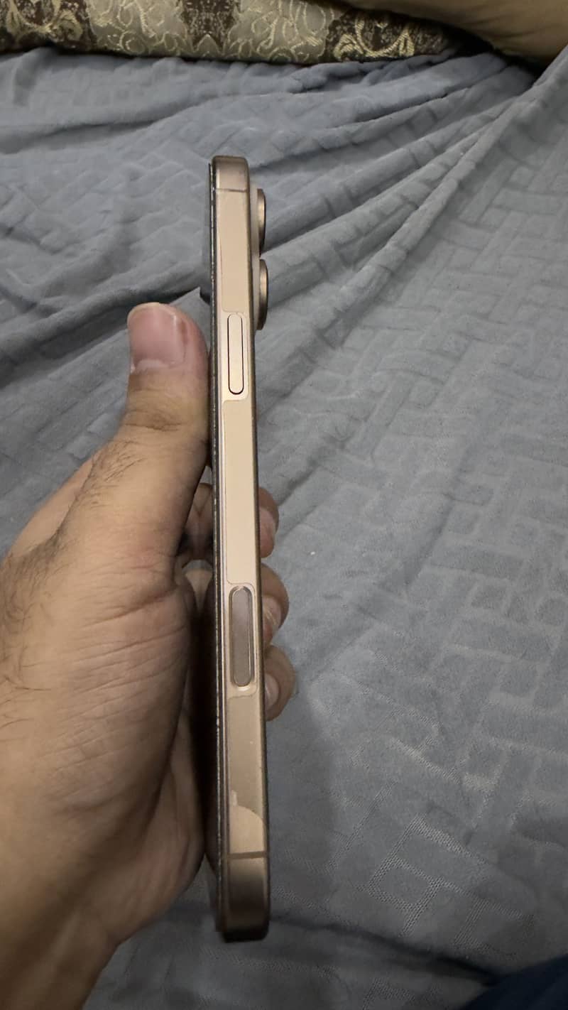 Apple iPhone 16 Pro Max 2