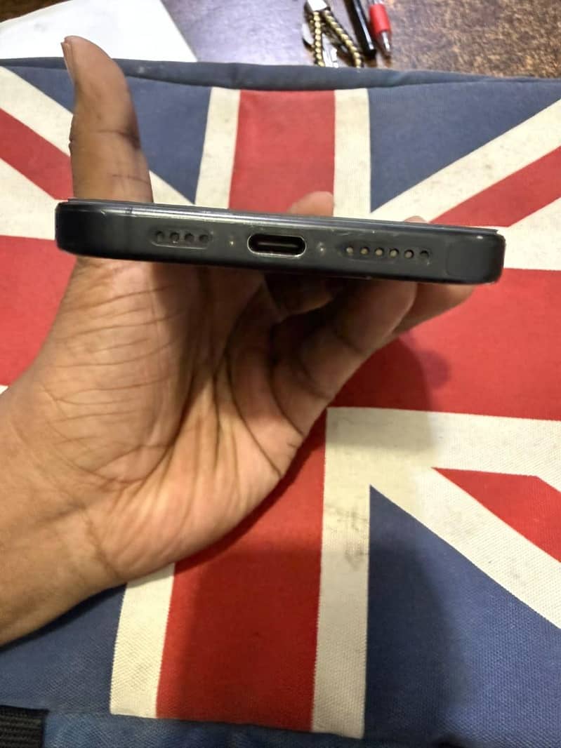 Apple iPhone 15 Pro Max 4