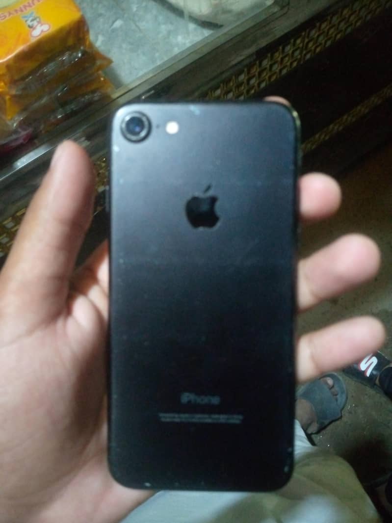 Apple iPhone 7 0