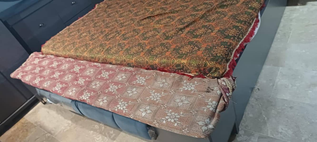 Bed & dresser 4