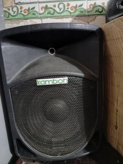 kombah k speaker ha 3  mice or Bluetooth ka option b ha condition