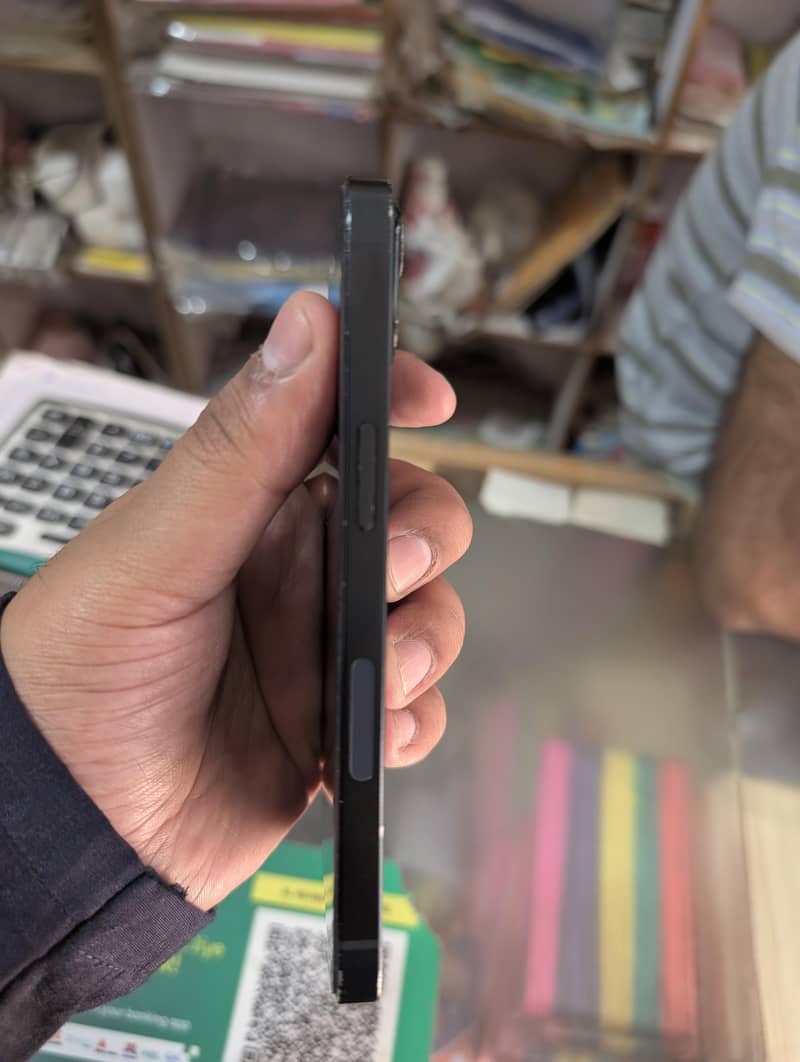 Apple iPhone 13 5