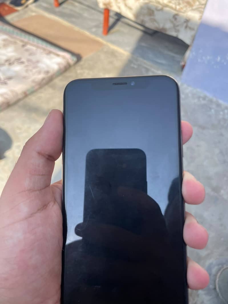 Apple iPhone XS 3