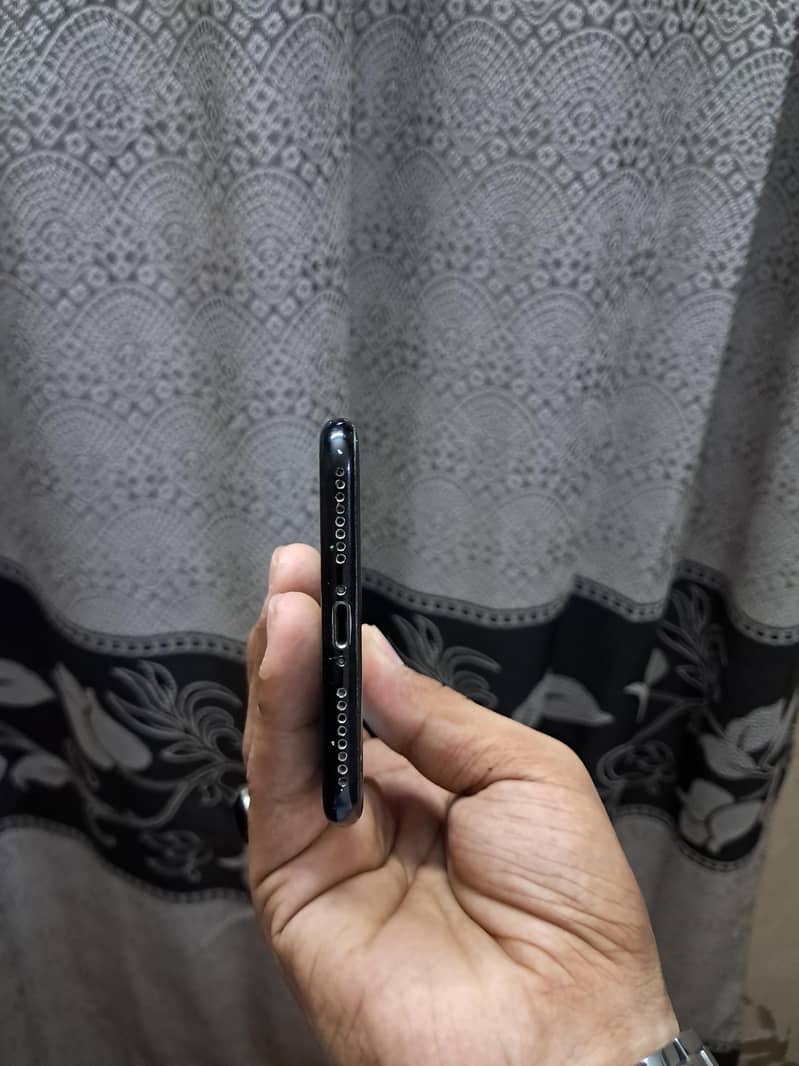Apple iPhone 7 Plus 5
