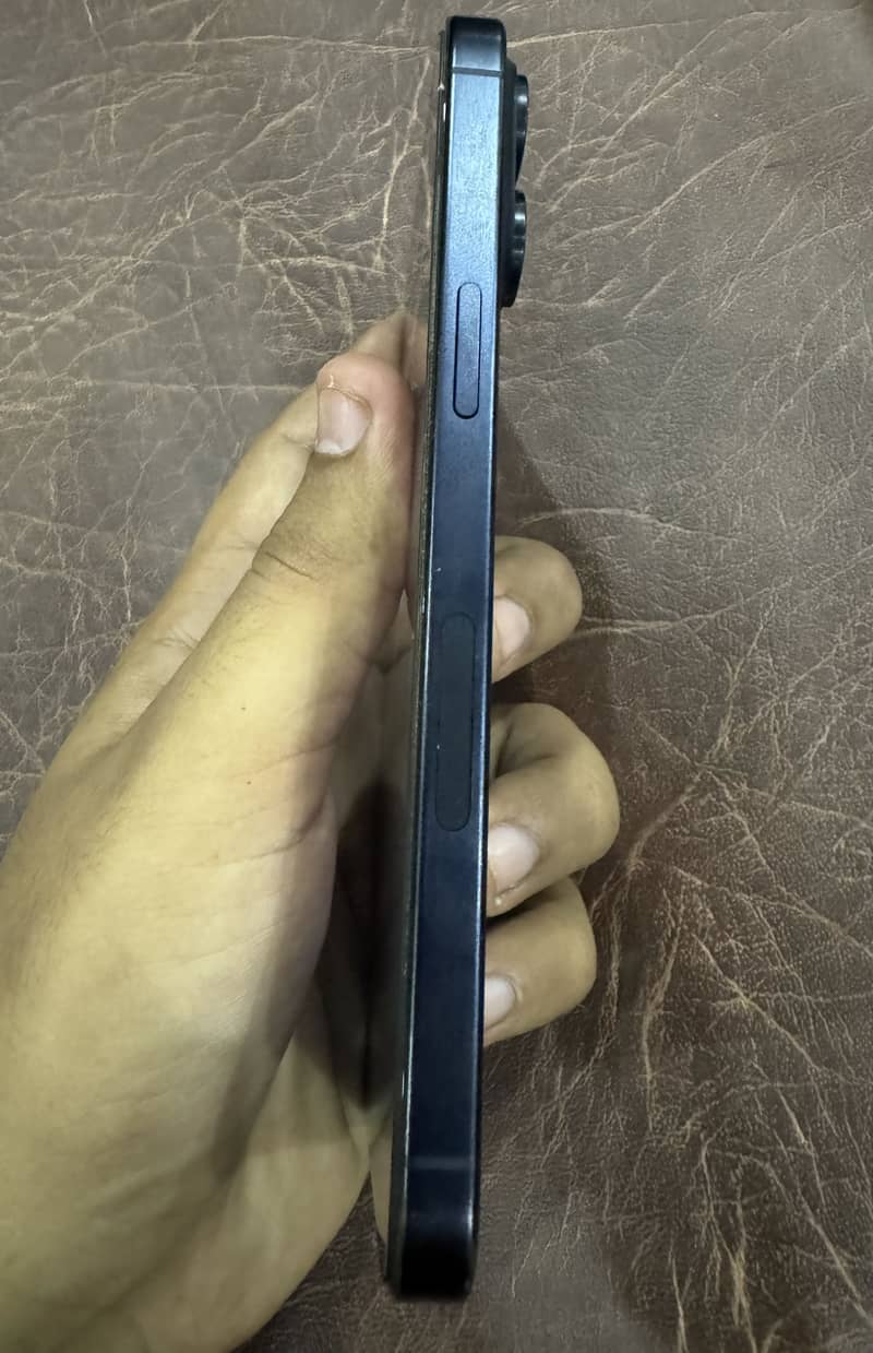 Apple iPhone 15 Pro Max 1