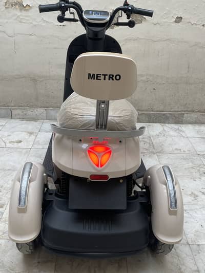 Metro A7 three wheeler