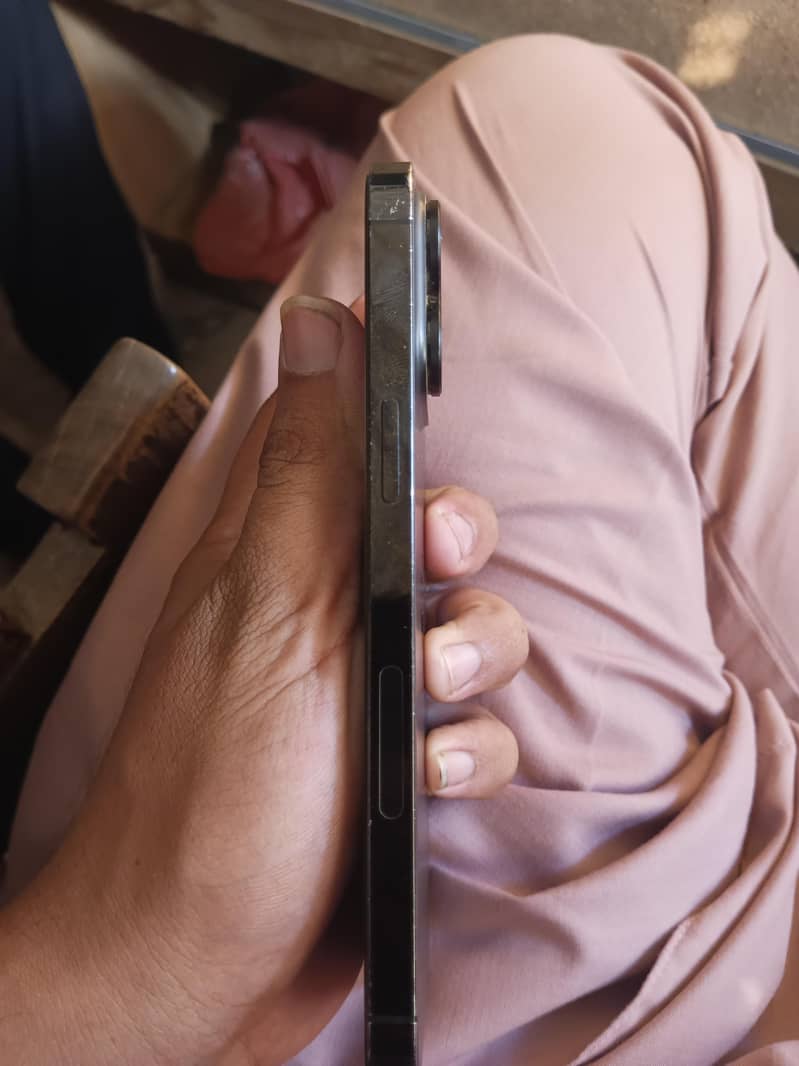Apple iPhone 14 Pro Max 0