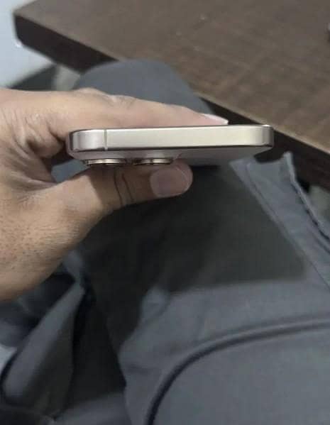 Apple iPhone 16 Pro Max 3