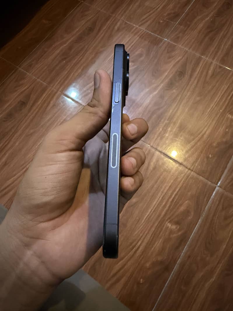Apple iPhone 15 Pro Max 2