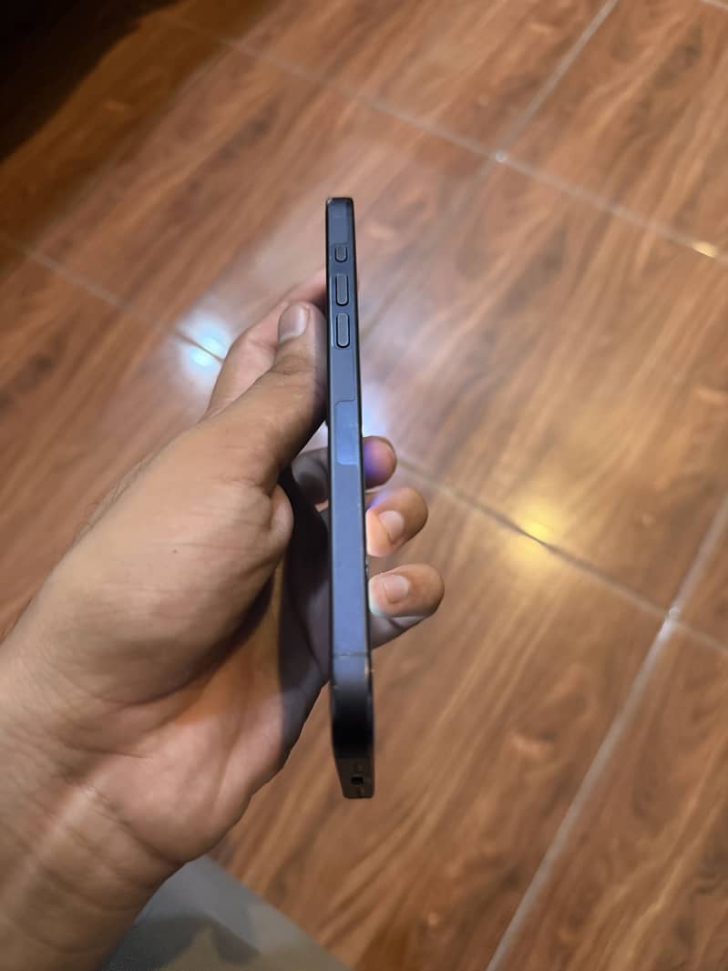 Apple iPhone 15 Pro Max 4