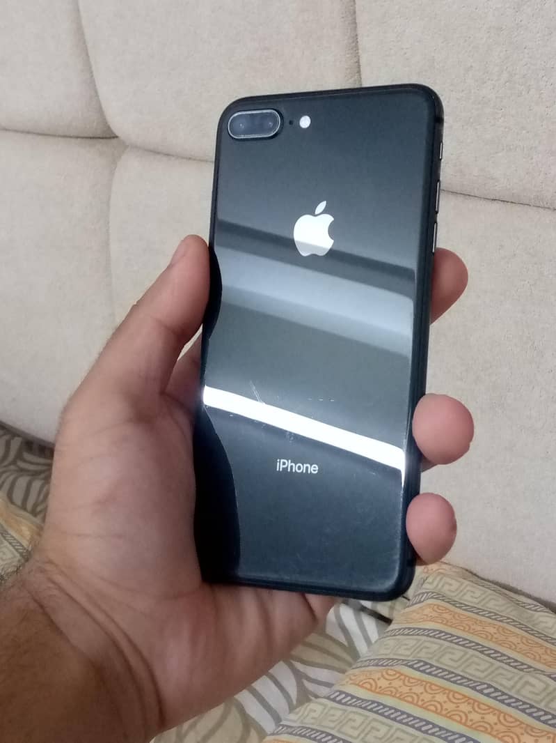 Apple iPhone 8 Plus 0