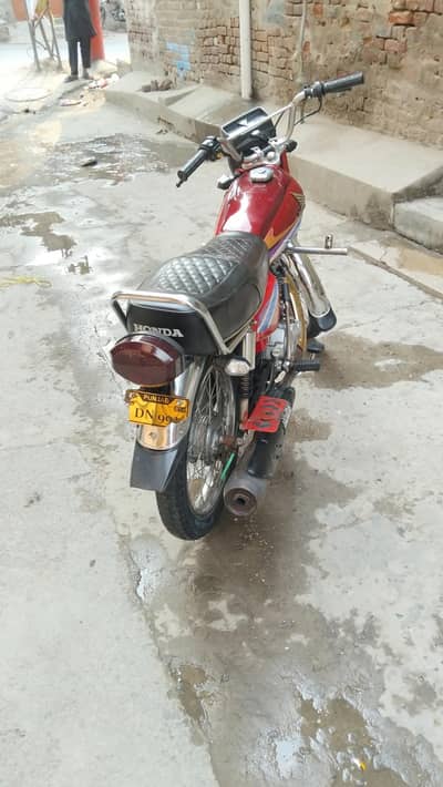 125 9 model all ok new tayar kia tha