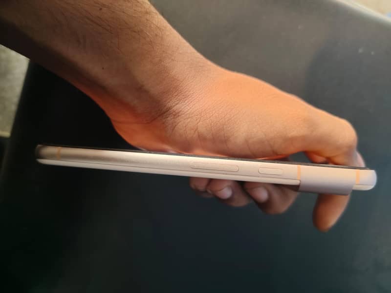 Google Pixel 8 2