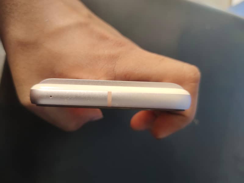 Google Pixel 8 4
