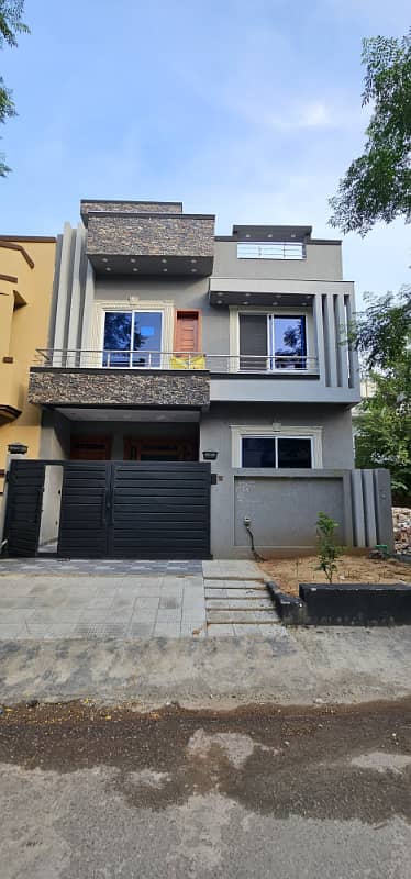 4 marlha brand new house for rent