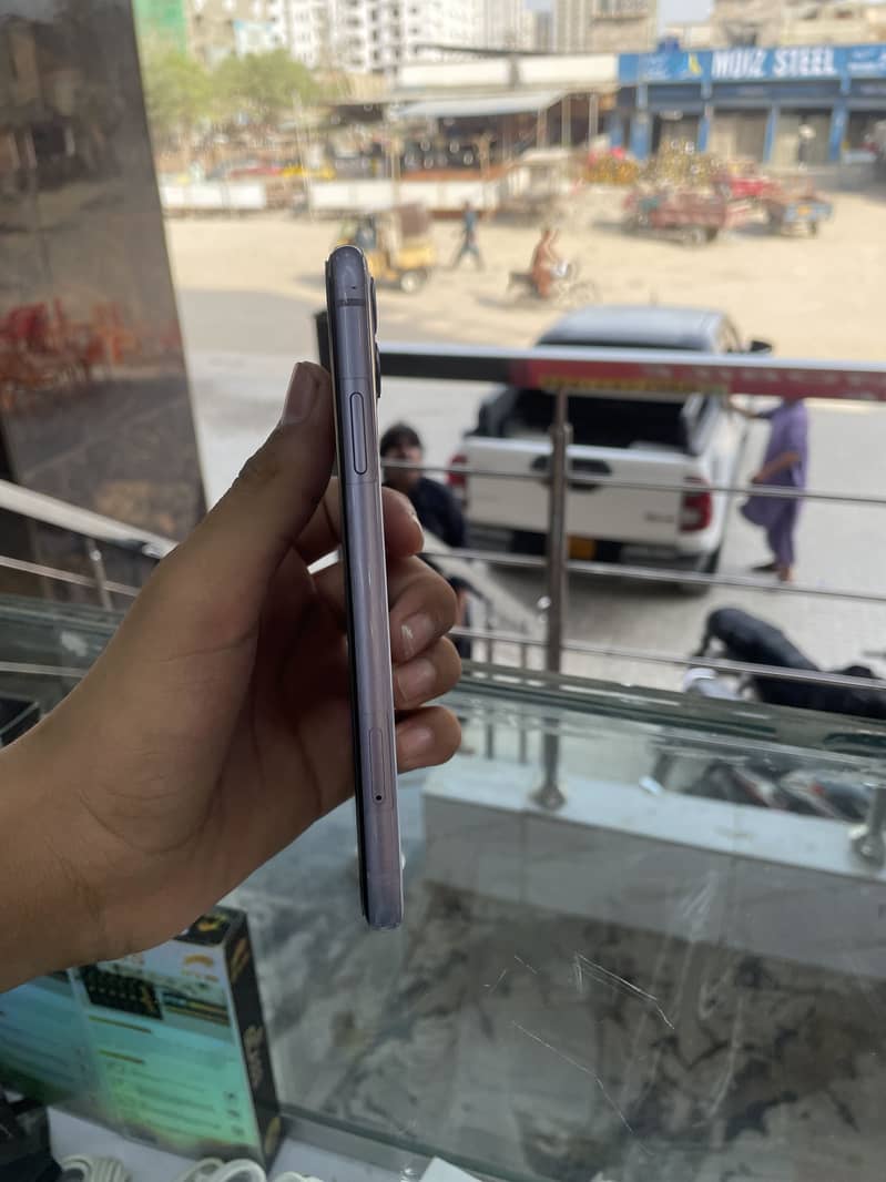 Apple iPhone 11 0